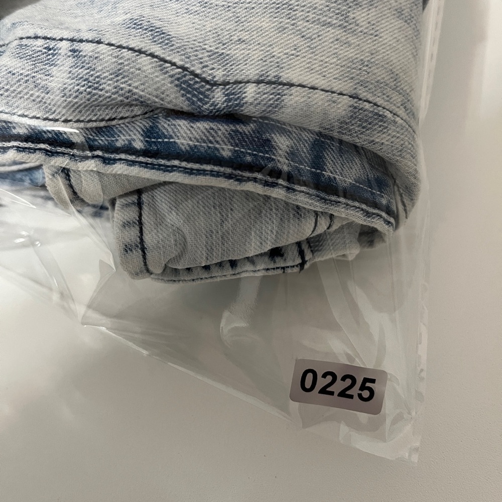 Faherty Women’s Size Small Light Blue White Washed Button Down Shirt - Picture 7 of 7